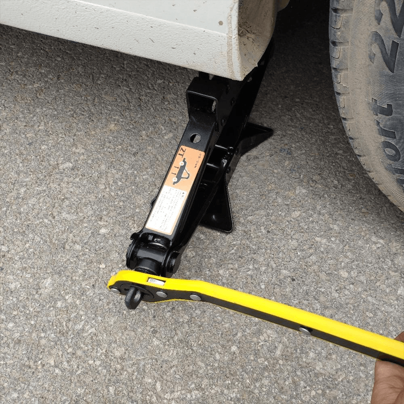 Manual Ratchet Jack Tool for Vehicle Maintenance