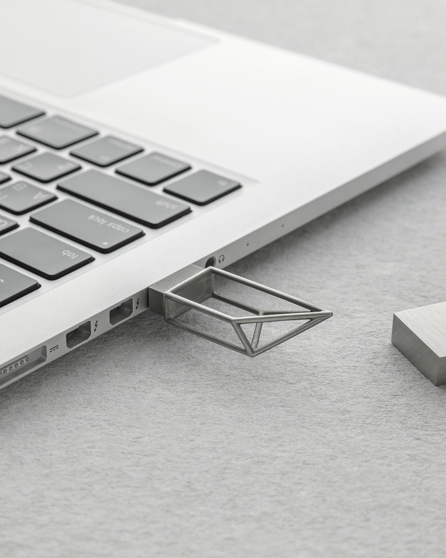 EMPTY MEMORY STRUCTURE Pen Drive for Everyday Practical Use