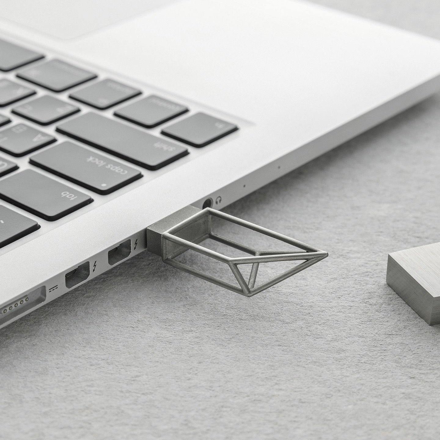 EMPTY MEMORY STRUCTURE Pen Drive for Everyday Practical Use