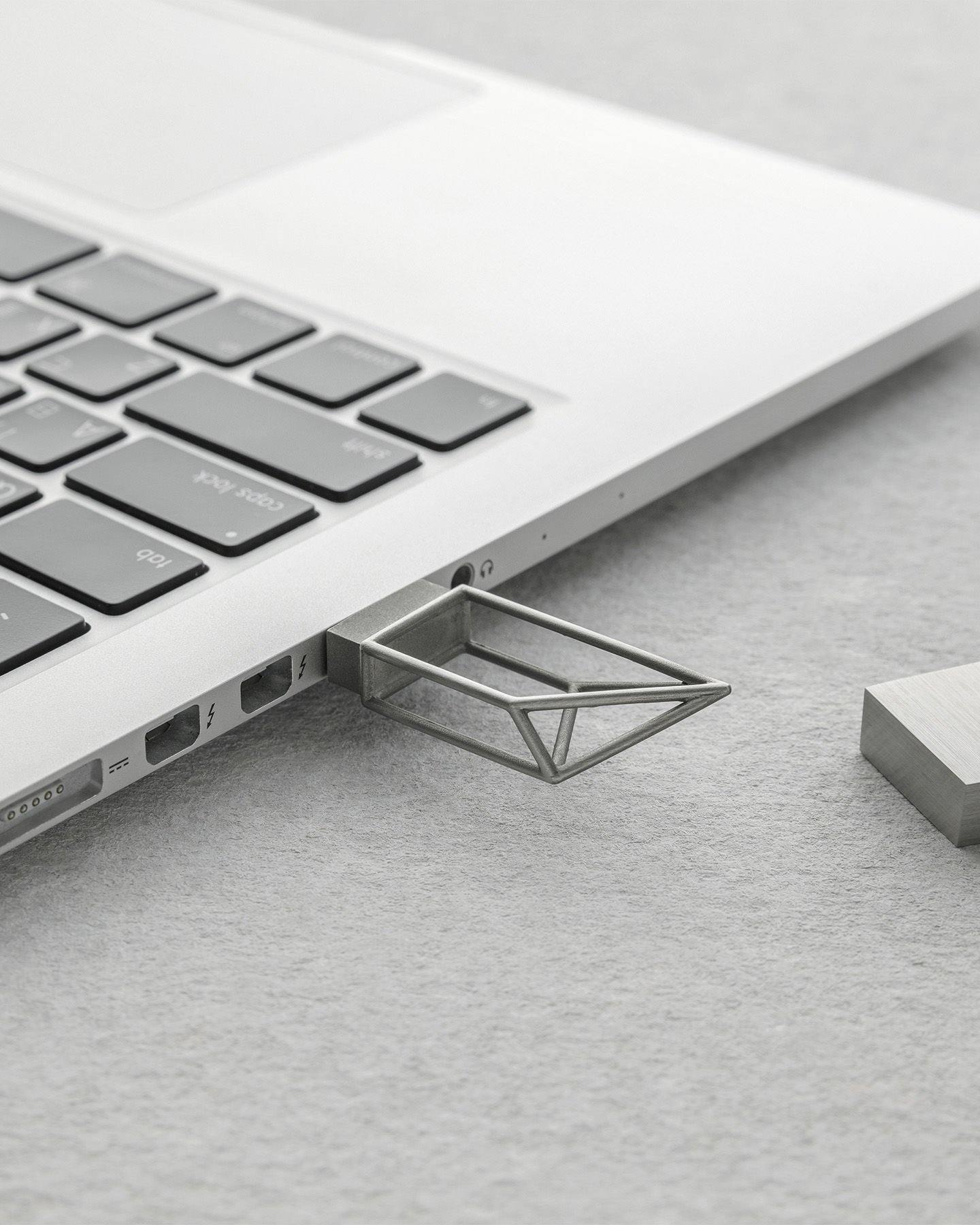 EMPTY MEMORY STRUCTURE Pen Drive for Everyday Practical Use