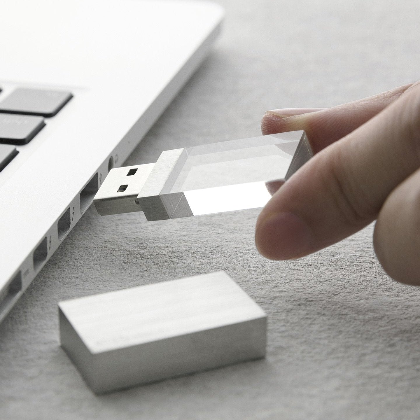 EMPTY MEMORY TRANSPARENCY Pen Drive for Everyday Practical Use